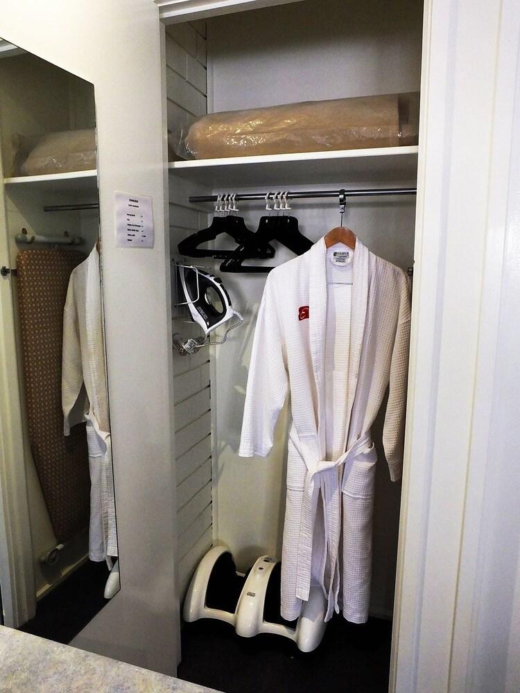 Edinburgh Motor Motel 4*