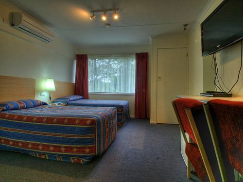 Edinburgh Motor 4* Warragul